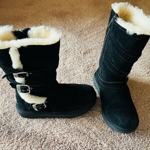 Used UGG Black and Cream Boots with Textured Soles size 3 (Little Kid)